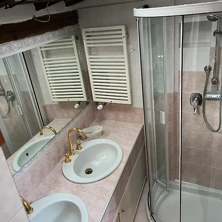 Loft Albinelli Wi-fi E Parcheggio Gratis In Centro Apartamento